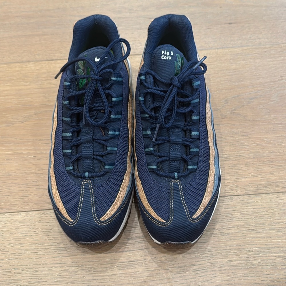 Great Condition Air Max 95.  Navy and Cork